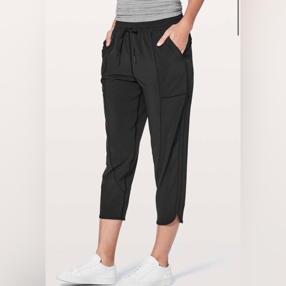 Lululemon Final Play Crops - Worn once - 4 - Picture 2 of 3